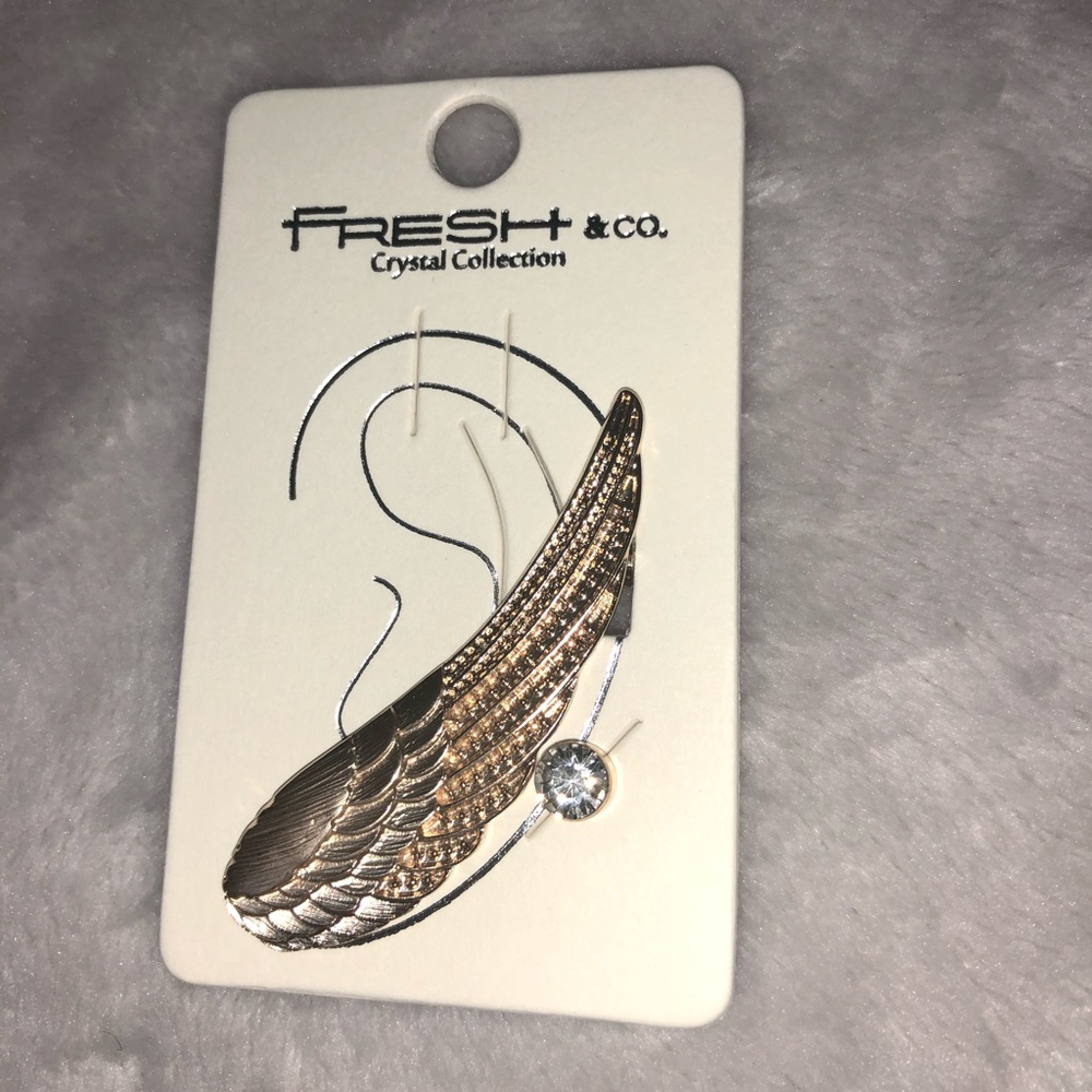 Angel wing one ear cuff earring gold color nwt